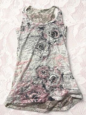 Vanity Floral Lace-Back Tank Top in Pink and Gray